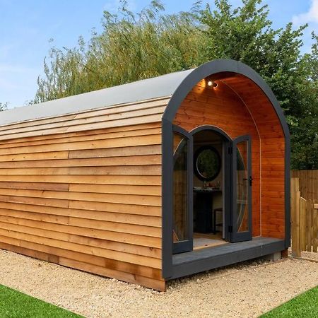 Apple - Luxury Cabin In The Cotswolds Villa Alderton  Buitenkant foto