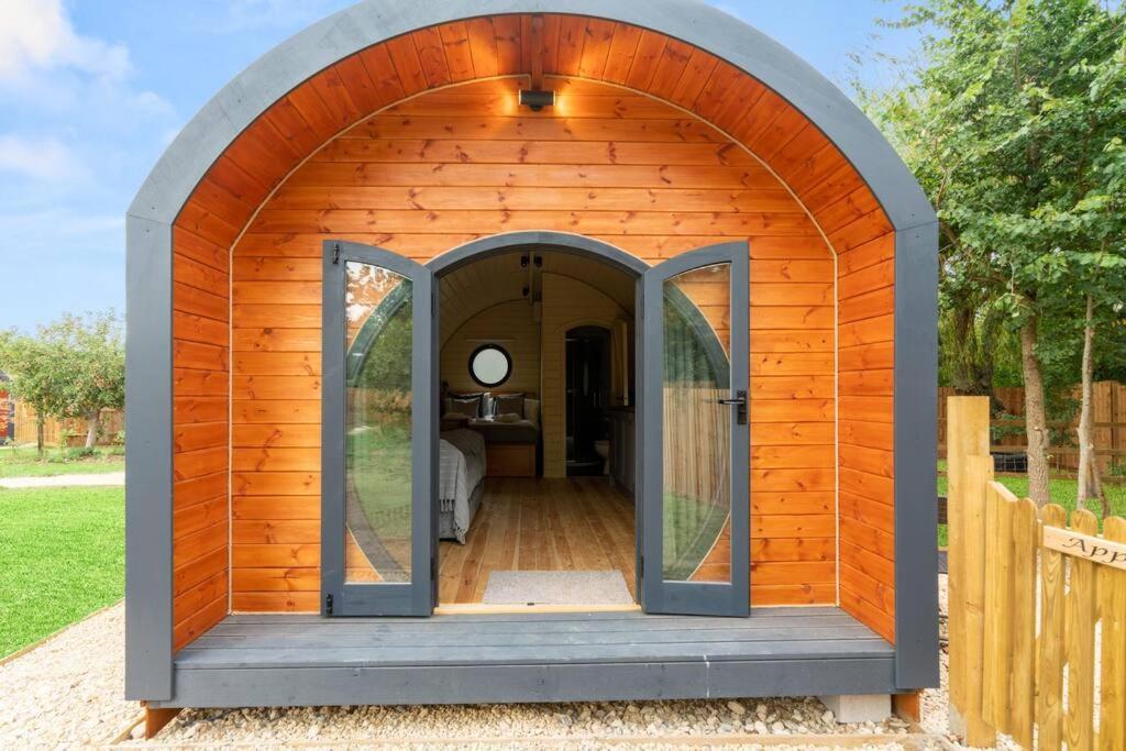 Apple - Luxury Cabin In The Cotswolds Villa Alderton  Buitenkant foto