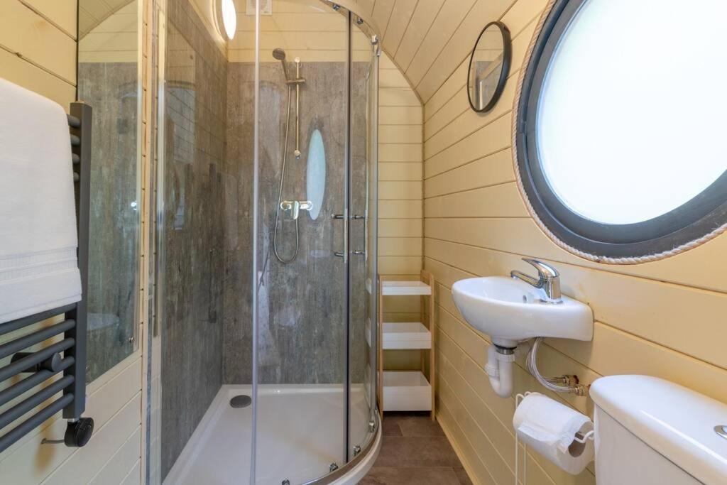 Apple - Luxury Cabin In The Cotswolds Villa Alderton  Buitenkant foto