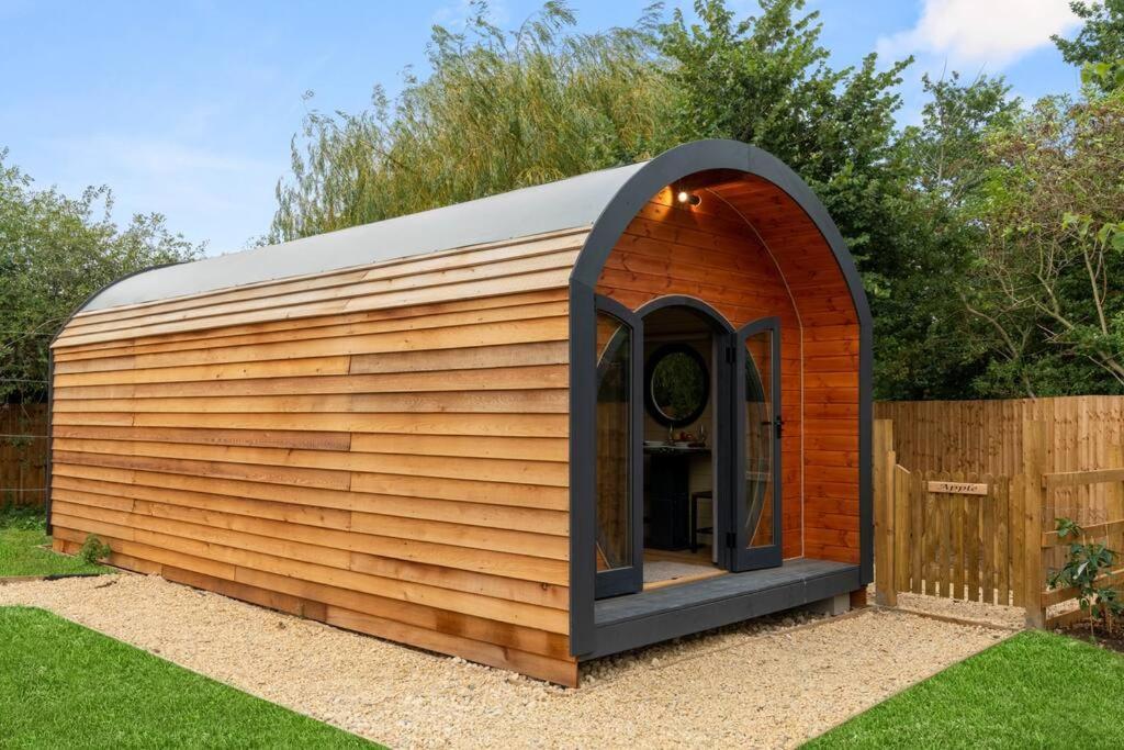 Apple - Luxury Cabin In The Cotswolds Villa Alderton  Buitenkant foto