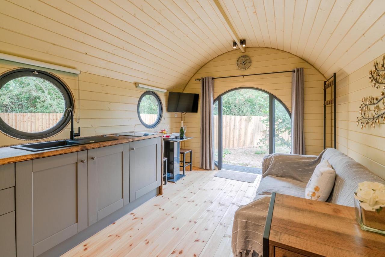 Apple - Luxury Cabin In The Cotswolds Villa Alderton  Buitenkant foto