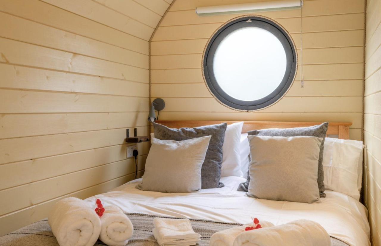 Apple - Luxury Cabin In The Cotswolds Villa Alderton  Buitenkant foto
